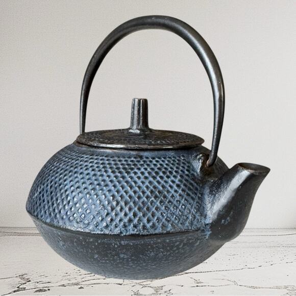 Unity Tetsubin mini teapot textured cast iron with handle & lid blue/black 10 oz - Picture 1 of 11
